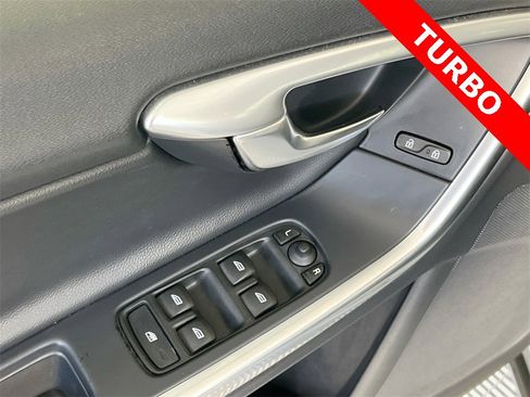 Used 2018 Volvo S60 T5 Dynamic w/ Vision Package image 17