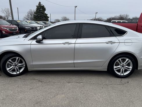 Used 2018 Ford Fusion SE w/ Fusion SE Technology Package image 5