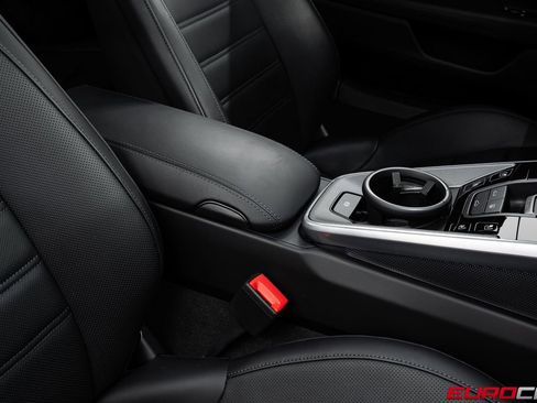 Used 2025 Porsche 911 Turbo image 34