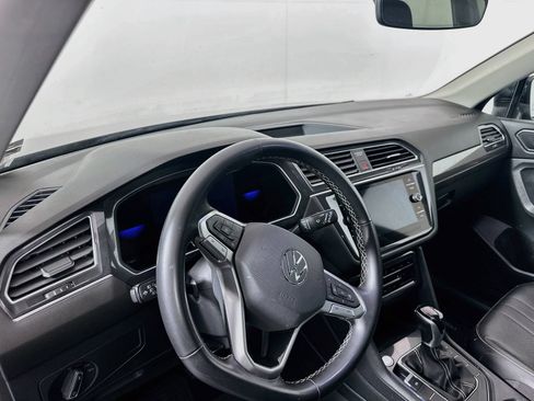 Used 2022 Volkswagen Tiguan SE FWD image 9