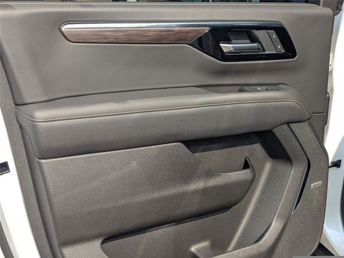 New 2025 Chevrolet Suburban Premier image 14