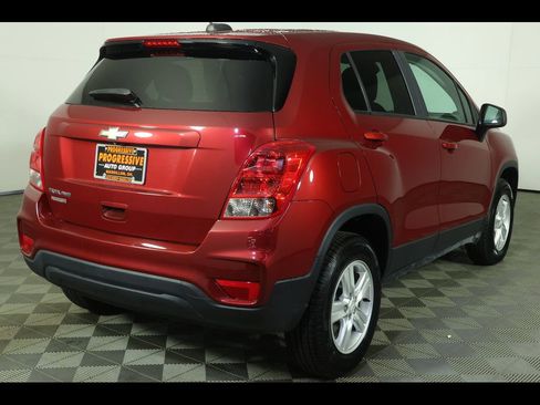 Used 2022 Chevrolet Trax LS w/ Tint and Cruise Package AWD/4WD image 15