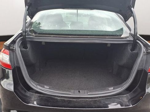 Used 2016 Ford Fusion SE FWD image 19
