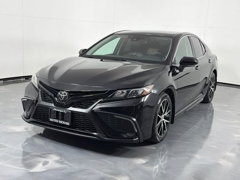 Used 2022 Toyota Camry SE FWD image 10