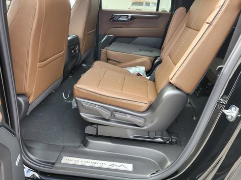 New 2026 Chevrolet Suburban High Country AWD/4WD image 22