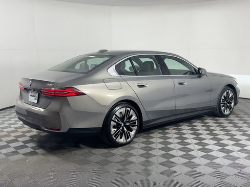 Certified 2025 BMW 530i image 9
