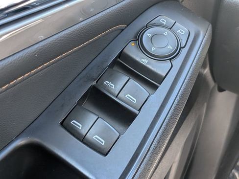 Used 2019 Chevrolet Traverse LT FWD image 22
