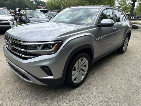 Used 2020 Volkswagen Atlas Cross Sport SE FWD image 3