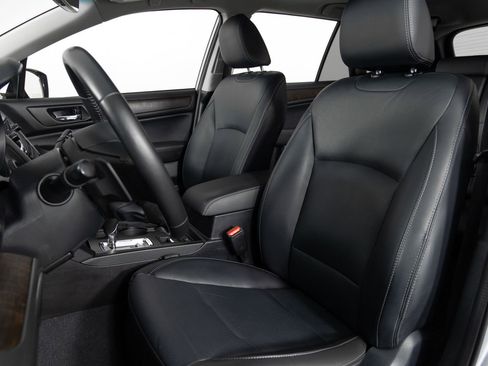 Used 2017 Subaru Outback 3.6R Limited image 16