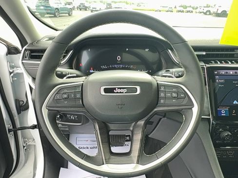 Used 2023 Jeep Grand Cherokee Limited AWD/4WD image 13