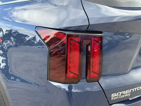 New 2026 Kia Sorento S w/ S Panoramic Sunroof Package image 11