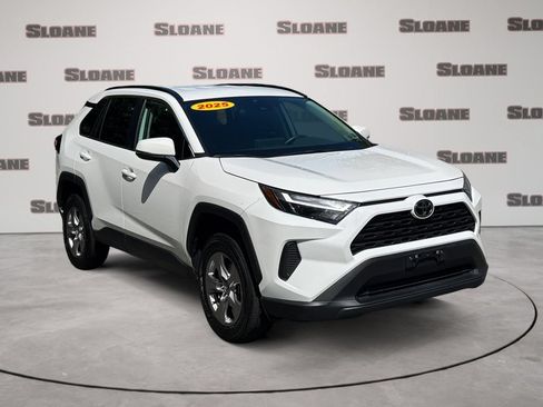 Used 2025 Toyota RAV4 XLE AWD/4WD image 7
