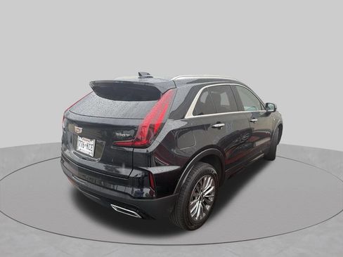 Used 2024 Cadillac XT4 Premium Luxury FWD image 2