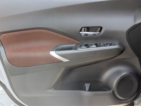 Used 2021 Nissan Kicks SR image 9