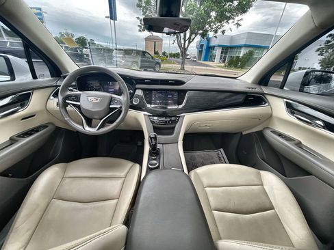 Used 2021 Cadillac XT6 Premium Luxury FWD image 21