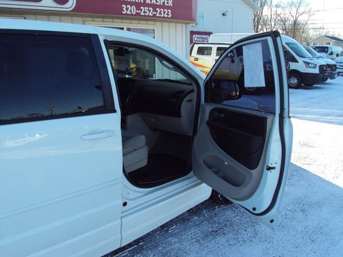 Used 2015 Dodge Grand Caravan SE w/ Quick Order Package 29E SE image 19