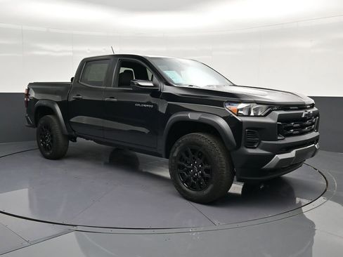 Used 2024 Chevrolet Colorado Trail Boss w/ Advanced Trailering Package AWD/4WD image 5