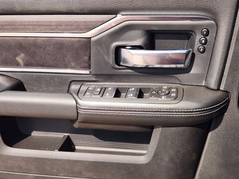 New 2026 RAM 2500 Laramie AWD/4WD image 19