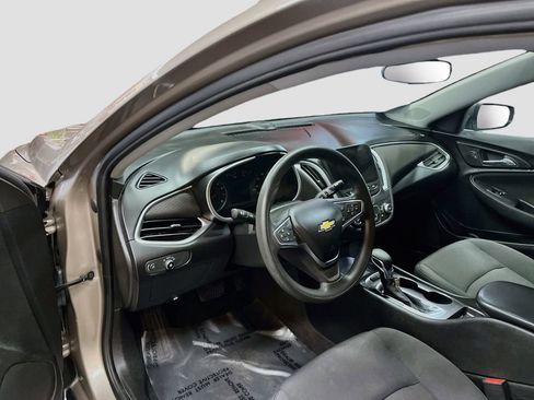 Used 2022 Chevrolet Malibu LS FWD image 9
