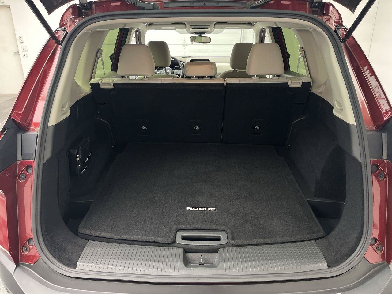 Used 2023 Nissan Rogue SV AWD/4WD image 3