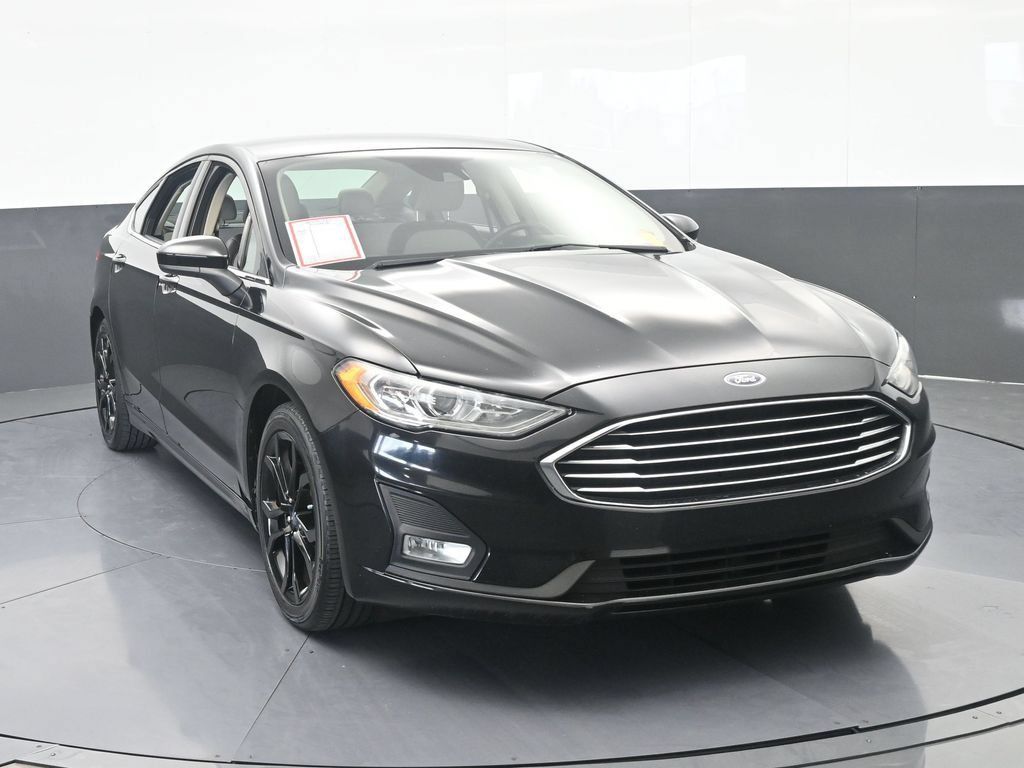 Used 2019 Ford Fusion SE w/ Equipment Group 151A FWD image 9