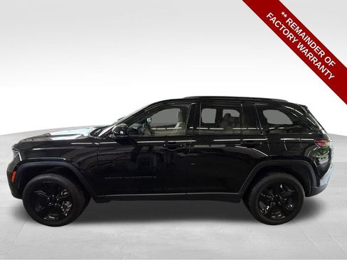 Used 2023 Jeep Grand Cherokee Limited w/ Black Appearance Package AWD/4WD image 2