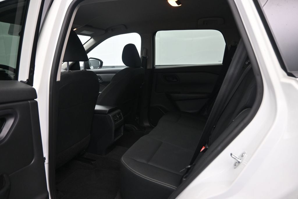 Used 2024 Nissan Rogue S AWD/4WD image 26