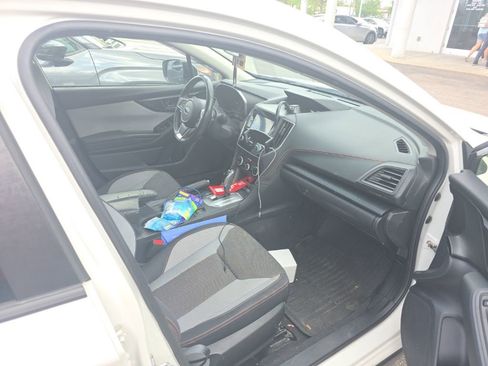 Used 2022 Subaru Crosstrek 2.0i Premium w/ Moonroof Package image 9