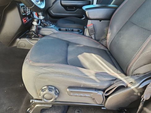 Used 2021 Jeep Wrangler Rubicon w/ Cold Weather Group image 9