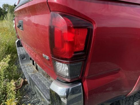 Used 2021 Toyota Tacoma SR5 AWD/4WD image 7