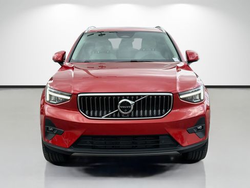 Used 2024 Volvo XC40 B5 Plus AWD/4WD image 8