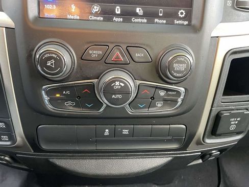 Certified 2019 RAM 1500 Classic SLT w/ Luxury Group image 27