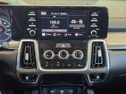 Used 2023 Kia Sorento LX AWD/4WD image 17