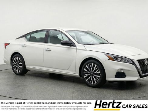 Used 2025 Nissan Altima 2.5 SV image 1