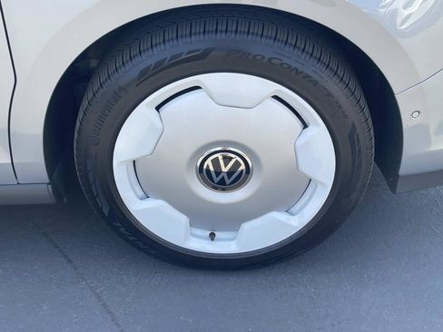 Certified 2025 Volkswagen ID. Buzz 1st Edition RWD image 6