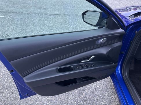 Used 2025 Hyundai Elantra SEL image 20