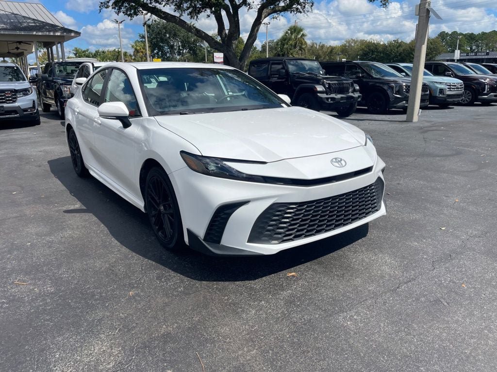 Used 2025 Toyota Camry SE FWD image 6