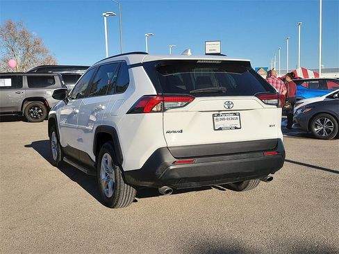 Used 2021 Toyota RAV4 XLE w/ Convenience Package image 8