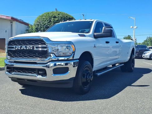 Used 2024 RAM 3500 Tradesman w/ Chrome Appearance Group AWD/4WD image 3