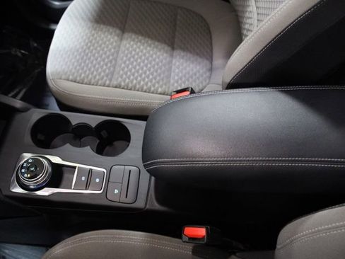 Used 2021 Ford Escape SE image 29