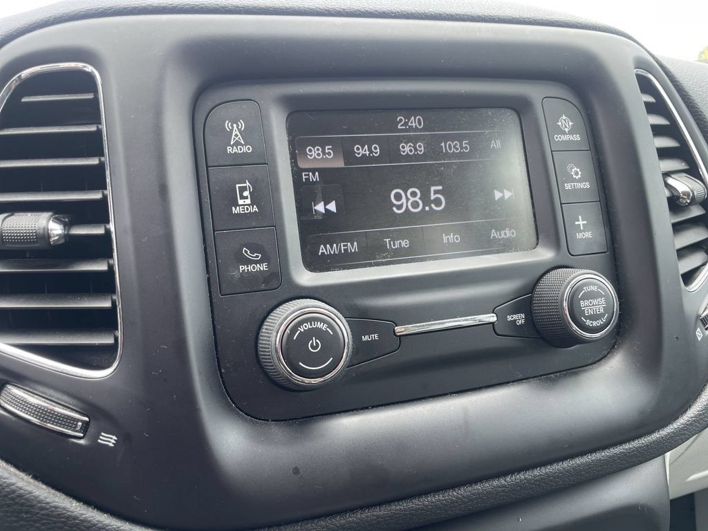 Used 2018 Jeep Compass Latitude AWD/4WD image 12