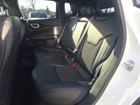 New 2026 Jeep Compass Latitude image 25