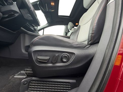 Used 2022 Toyota Sienna XSE image 10