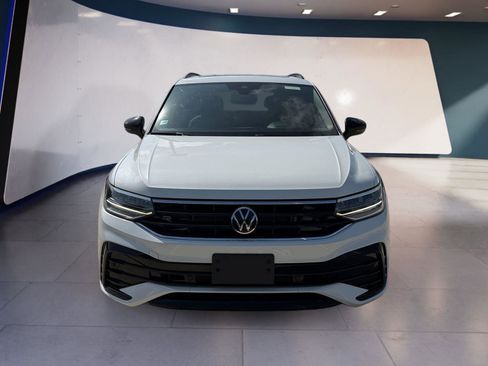 Used 2022 Volkswagen Tiguan SE R-Line FWD image 8