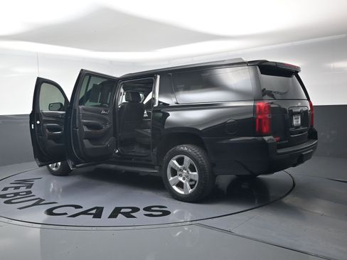 Used 2017 Chevrolet Suburban LT image 28