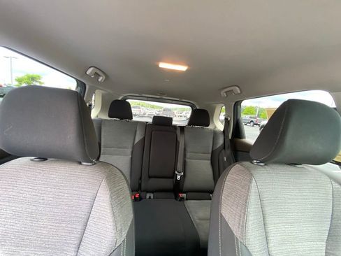 Used 2023 Nissan Rogue SV AWD/4WD image 28