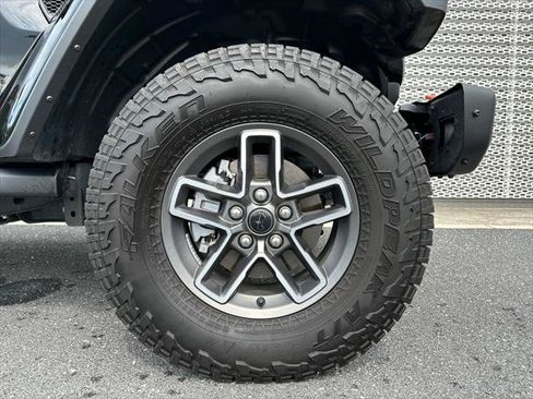 Used 2025 Jeep Gladiator Mojave AWD/4WD image 6