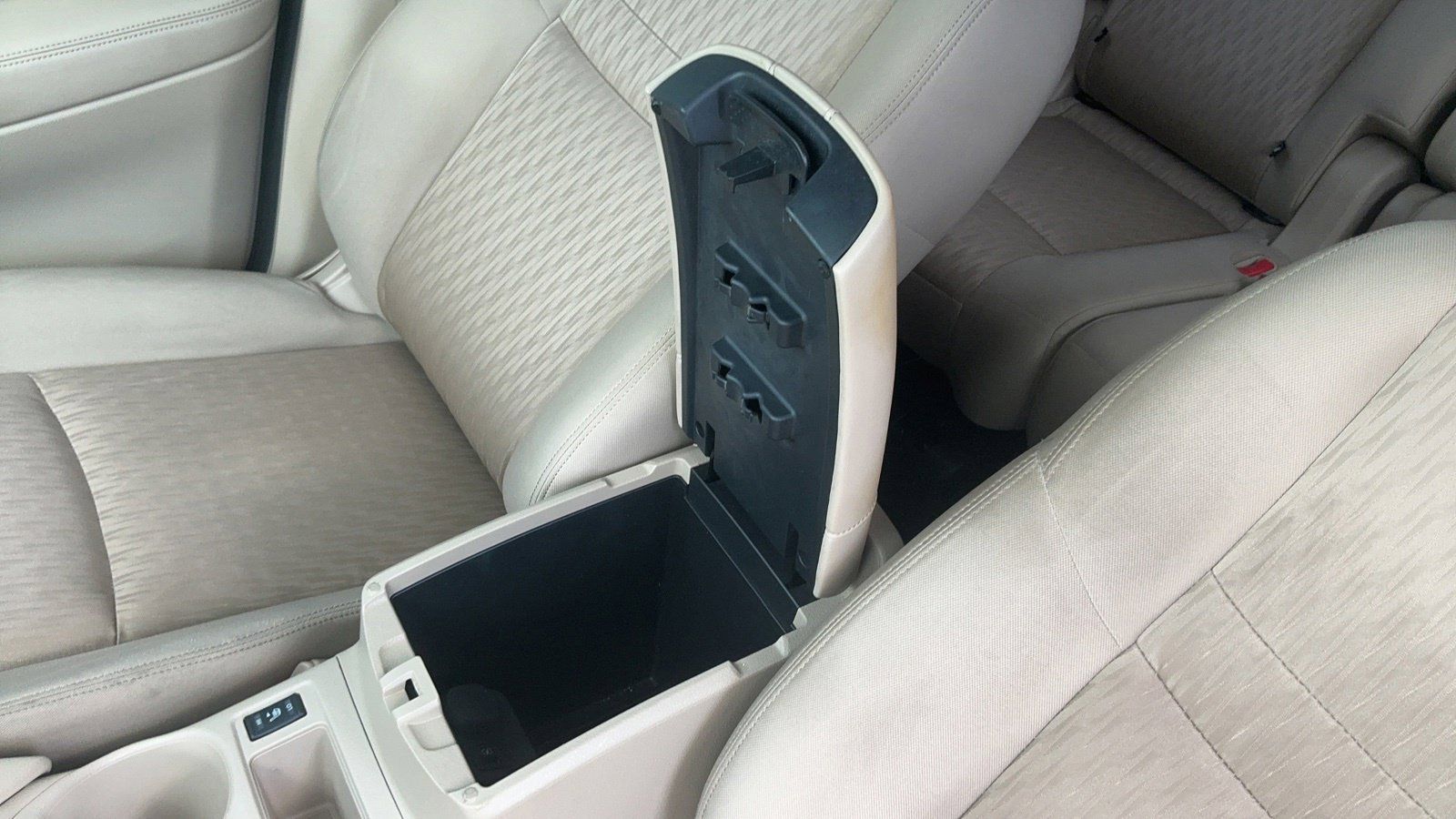 Used 2019 Nissan Rogue SV FWD image 32