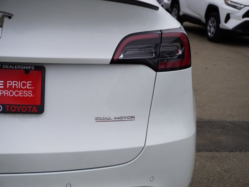 Used 2022 Tesla Model Y Performance image 10
