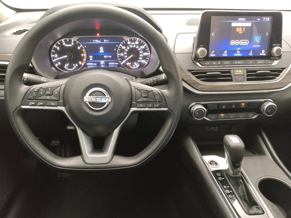 Used 2025 Nissan Altima 2.5 SV FWD image 22